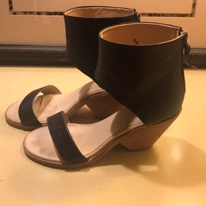 Black leather KOOLABURRA Santa Barbara sandal